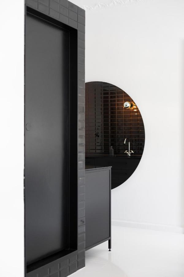 Trilogy Black Thessaloniki Exterior photo